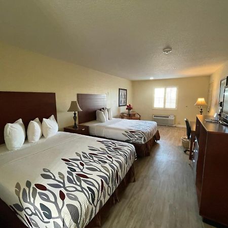 Kenedy Inn And Suites Екстериор снимка