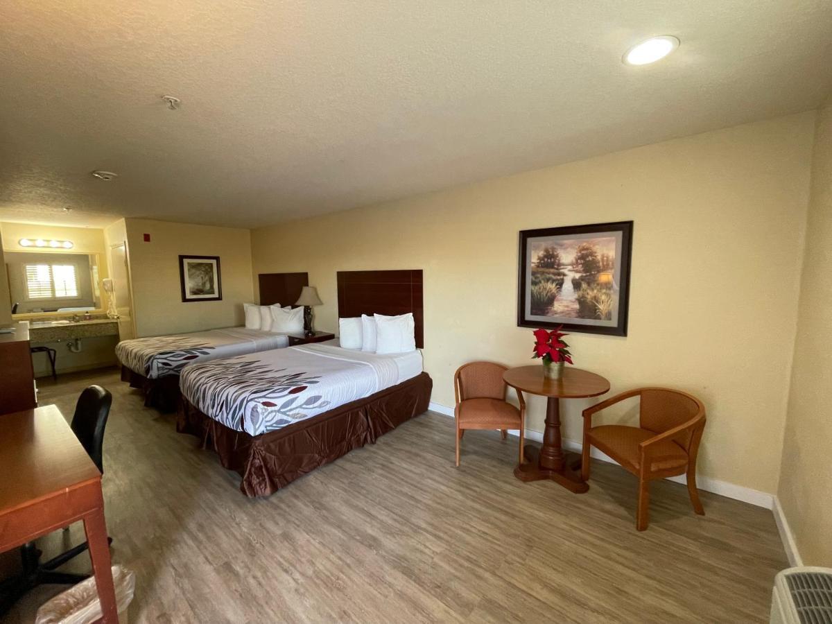 Kenedy Inn And Suites Екстериор снимка