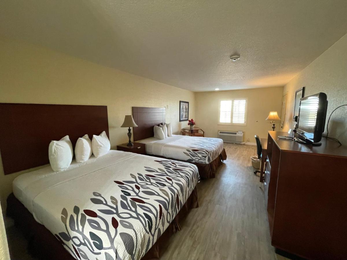 Kenedy Inn And Suites Екстериор снимка