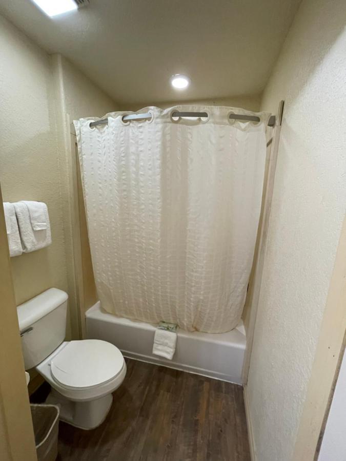 Kenedy Inn And Suites Екстериор снимка
