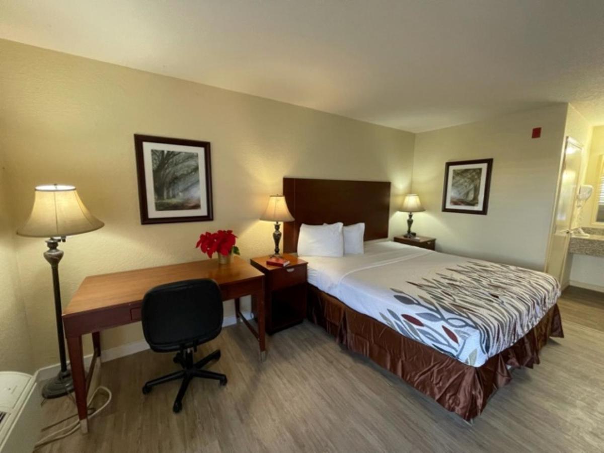 Kenedy Inn And Suites Екстериор снимка
