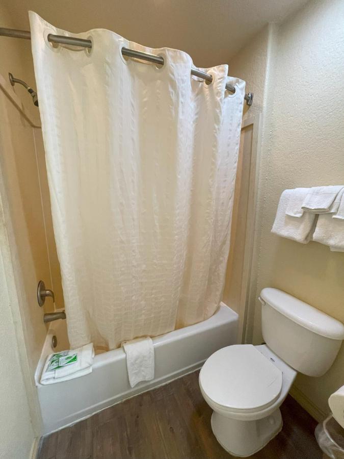 Kenedy Inn And Suites Екстериор снимка