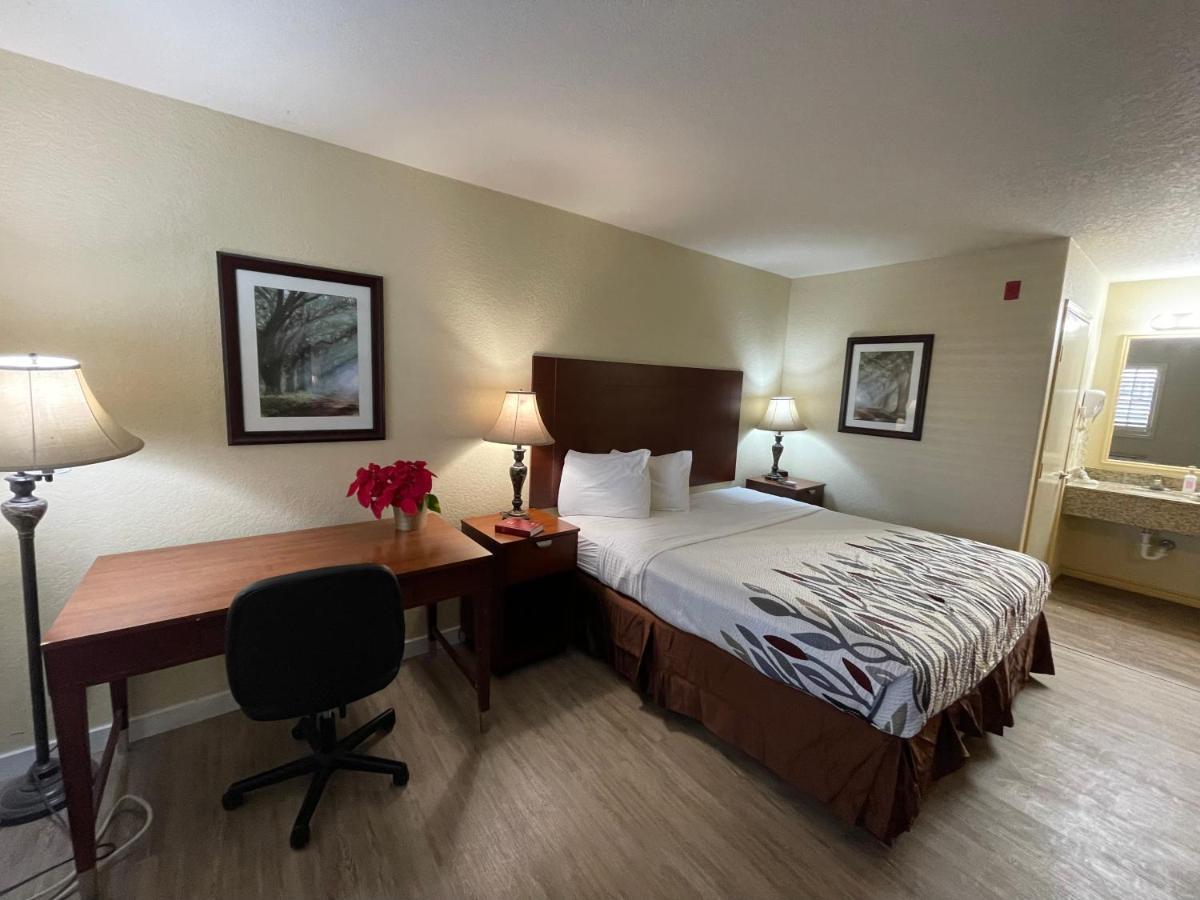 Kenedy Inn And Suites Екстериор снимка