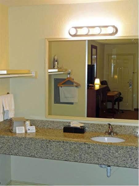 Kenedy Inn And Suites Екстериор снимка